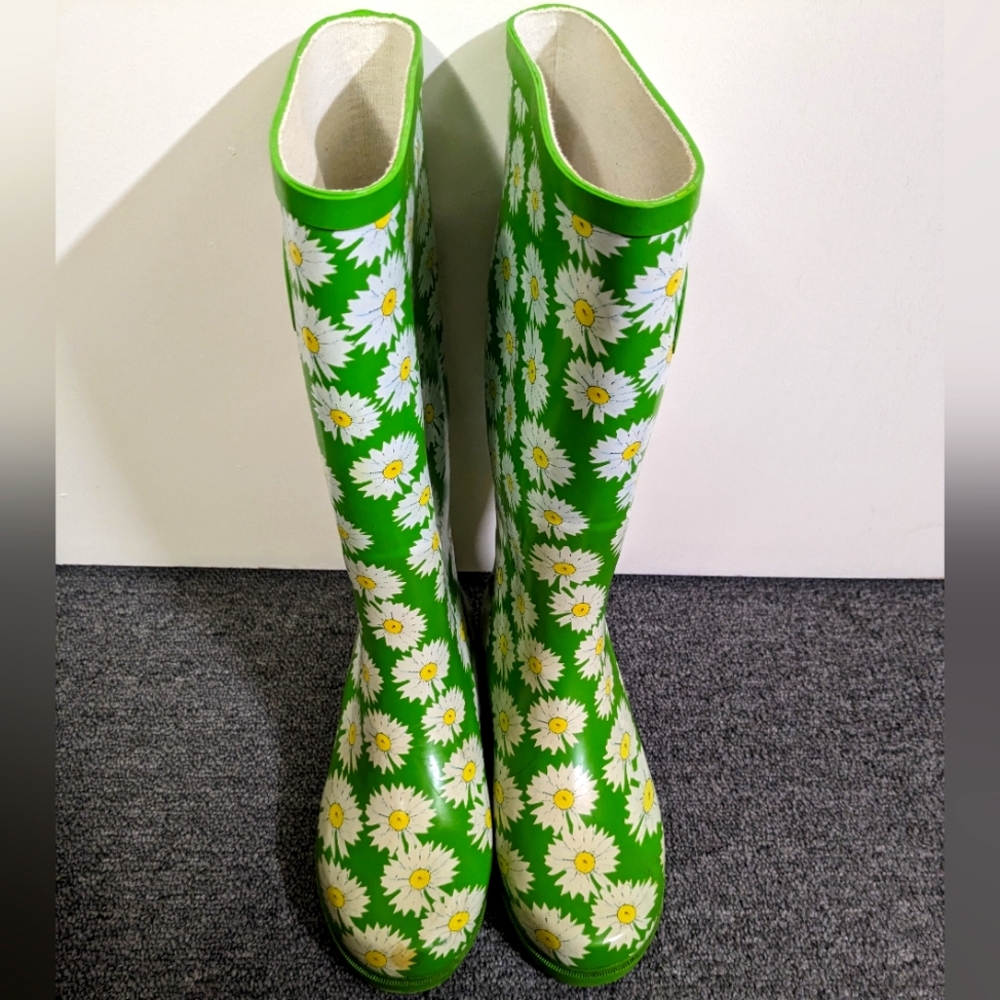 Green daisy tall rain boots